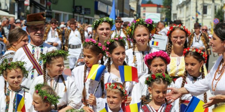 Cîmpulung Moldovensc. 300 de artiști din 5 țări, meșteri populari, producători locali și un iarmaroc, în perioada 19-21 iulie, la ”Întîlniri bucovinene”. Primarul Mihăiță Negură: Acest interesant și așteptat festival a devenit un punct de referință în peisajul cultural cîmpulungean