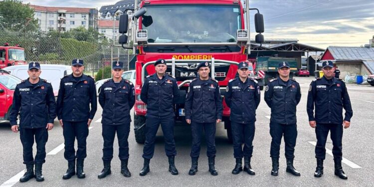 8 pompieri suceveni, în Grecia, la stins incendii de pădure