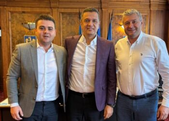 Parteneriat între Consiliul Județean Suceava și Primăria Fălticeni, pentru construirea unei șosele de centură a Fălticenilor. Finanțarea ar urma să fie asigurată de Ministerul Transporturilor din fonduri europene