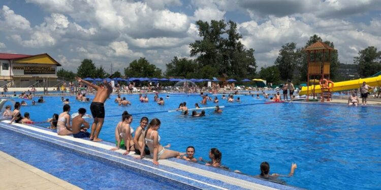 22.982 de suceveni, la ștrandul municipalității de la Ițcani, în acest an. Viceprimarul Harșovschi speră că proiectul aquapark-ului va fi continuat (Foto)