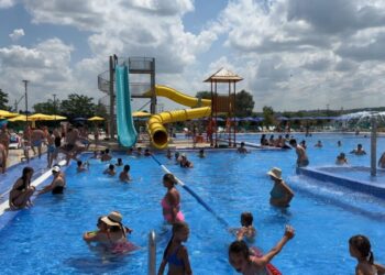 22.982 de suceveni, la ștrandul municipalității de la Ițcani, în acest an. Viceprimarul Harșovschi speră că proiectul aquapark-ului va fi continuat (Foto)