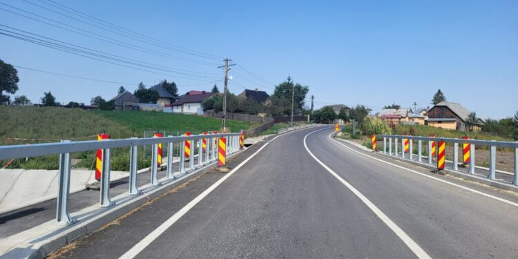 Axialul Dolhasca – Dărmănești, aproape de finalizare. Acum de la Stroiești la Todirești se fac numai 10 minute (Foto)