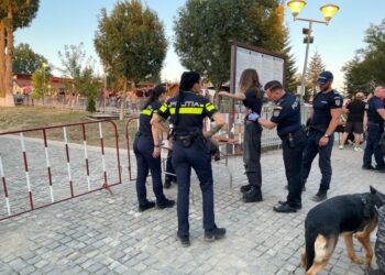 Dosar penal, pentru un individ prins cu un cuțit la Cetatea de Rock a Sucevei. În rest, nu s-a înregistrat nici un incident la festivalul care se va încheia în această seară și la care participă mii de oameni
