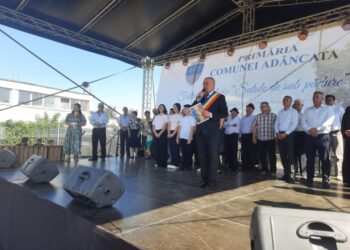 Adîncata. Premii pentru elevii olimpici și pentru cuplurile care au împlinit 50 de ani de căsnicie. Evenimentul intitulat ”Satule de sub pădure” ține 3 zile (Foto)