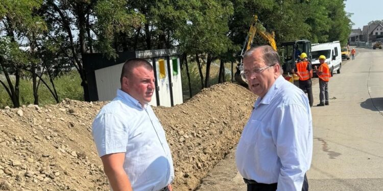 În comuna suceveană Marginea au început lucrările de aducțiune a gazului metan. Vor fi branșate la rețeaua de gaz 2.100 de gospodării