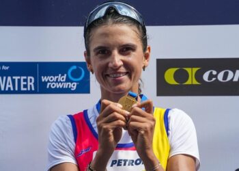 Suceveanca Ionela Cozmiuc, medalie de aur la Campionatele Mondiale de Canotaj din Canada. ANS: Cu un palmares impresionant care include titluri mondiale, europene și o medalie olimpică, purtătoarea de drapel a României la Paris 2024 încheie o carieră strălucitoare cu încă o performanță remarcabilă