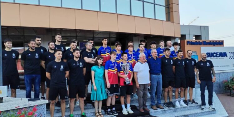 Premii în bani de la Primăria Sucevei, pentru două echipe de handbal masculin și pentru eleva care anul acesta a luat 10 la Bacalaureat (Foto)