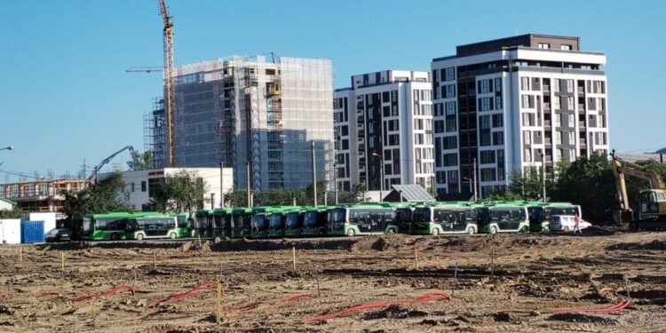 Transportul metropolitan, posibil funcțional de la 1 octombrie. Lucrările la platforma pentru noua autobază electrică de pe strada Traian Vuia continuă (Foto)