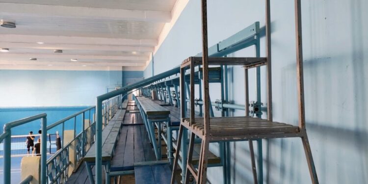 Sala de sport ”Unirea” nu mai poate fi folosită pentru volei de primă ligă. Sala de Atletism de la Stadionul ”Areni” a fost renovată de două ori din 1984, ultima dată în 2012. Valerică Gherasim, director adjunct al CSM: De atunci nu s-a mai făcut nimic