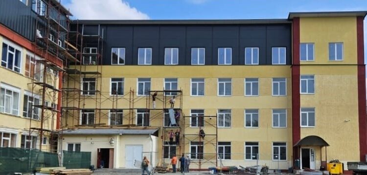 Toate cele 6 săli de clasă de la mansarda Școlii 8 Suceava vor fi gata pînă la debutul noului an de învățămînt