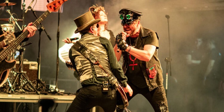 Motoclicliști și muzicieni din țară și din străinătate, la Bucovina Motorfest. Liviu Condurache: S-au anunțat destul de mulți, pentru că este o zonă care oferă foarte mult. Trupa Therion a anunțat că în următorii 4-5 ani nu va mai susține nici un concert în Europa