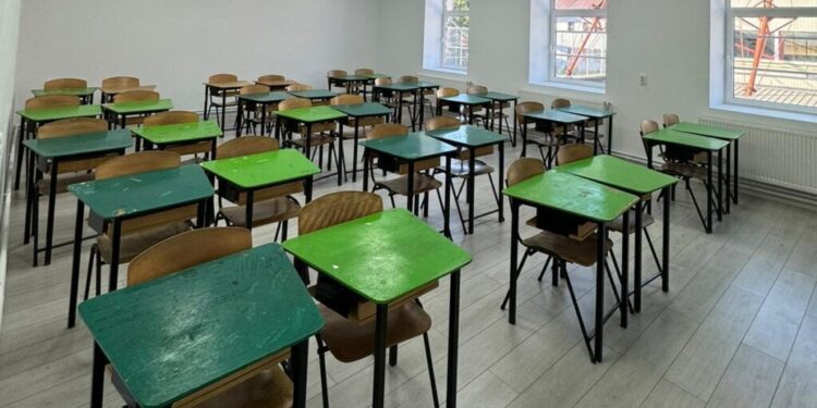 La Cîmpulung Moldovenesc, toți cei 4.000 de elevi și cele 200 de cadre didactice au început noul an școlar în unități de învățământ renovate și modernizate