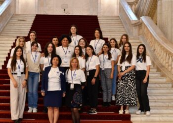 Studente la Facultatea de Științe ale Educației Suceava, vizite la Senat, la Ministerul Educației și la grădinițe din București