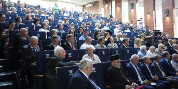 Congresul Istoricilor Români, de la Suceava și Chișinău, a luat în discuție și numărul mic de ore de istorie care se fac în școli. La congresul care a avut nu mai puțin de 49 de secțiuni au participat 420 de istorici