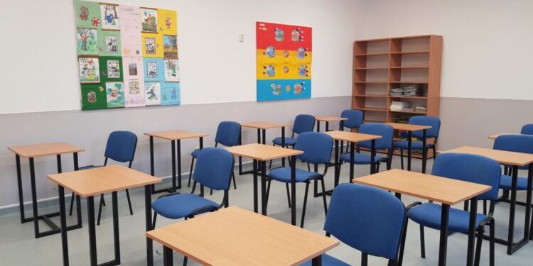 Zeci de milioane de lei, investiții în infrastructura școlară din Cornu Luncii, unde învață 720 de copii. Primarul Gheorghe Fron: Eu spun că avem niște școli de n-a văzut Parisul (Foto)