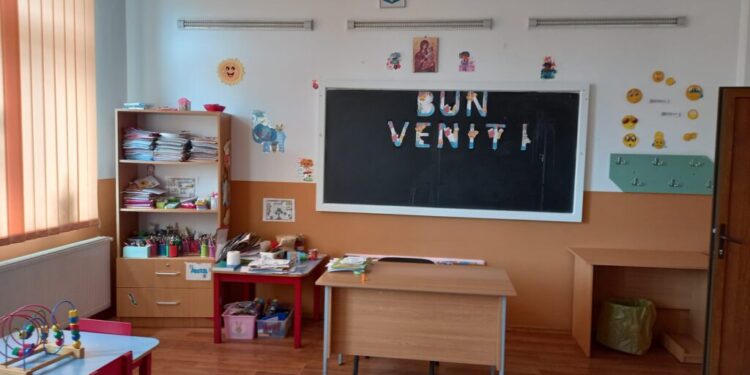 Zeci de milioane de lei, investiții în infrastructura școlară din Cornu Luncii, unde învață 720 de copii. Primarul Gheorghe Fron: Eu spun că avem niște școli de n-a văzut Parisul (Foto)