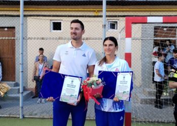 Deschiderea anului de învățămînt, la LPS Suceava. Invitații speciali, canotorii Ionela și Marius Cozmiuc, premiați și aplaudați (Foto)