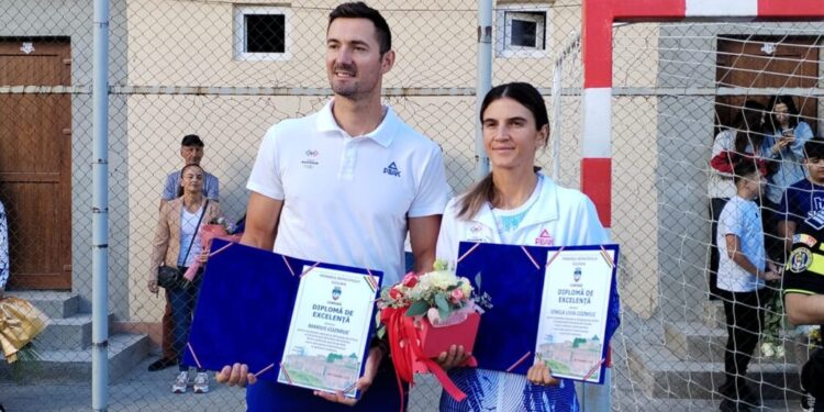 Deschiderea anului de învățămînt, la LPS Suceava. Invitații speciali, canotorii Ionela și Marius Cozmiuc, premiați și aplaudați (Foto)