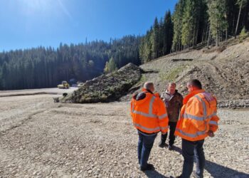Continuă lucrările la drumul care leagă Vatra Dornei de județul Harghita