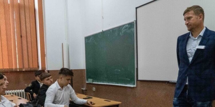 Dorin Goian, invitat să predea la Facultatea de Educație Fizică și Sport de la Suceava. USV îi așteaptă la catedră și pe campionii olimpici la canotaj