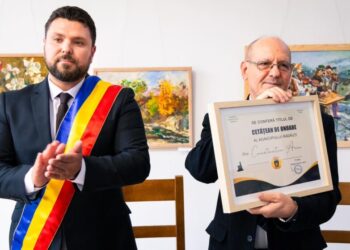 Scriitorul Constantin Arcu, cel mai nou cetățean de onoare al Rădăuților. Primarul Bogdan Loghin: Este o onoare pentru mine să completez galeria oamenilor de seamă ai municipiului Rădăuți conferindu-vă, astăzi, acest titlu