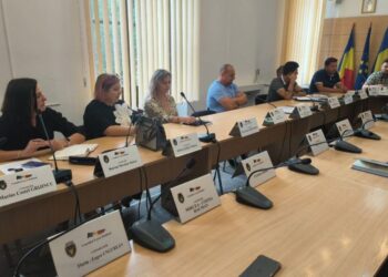 Discuții la Primăria Rădăuți despre necesitățile școlilor, înainte de debutul noului an de învățămînt