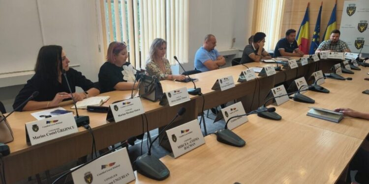 Discuții la Primăria Rădăuți despre necesitățile școlilor, înainte de debutul noului an de învățămînt