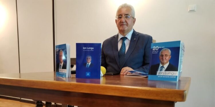 După 20 de ani în fruntea Primăriei Suceava, aproape de finalul ultimului mandat, Ion Lungu și-a prezentat realizările în cadrul unei broșuri de 94 de pagini. Primarul a adus mulțumiri cetățenilor, colegilor din primărie, adversarilor politici și presei: ”Fără voi nu aș fi reușit”