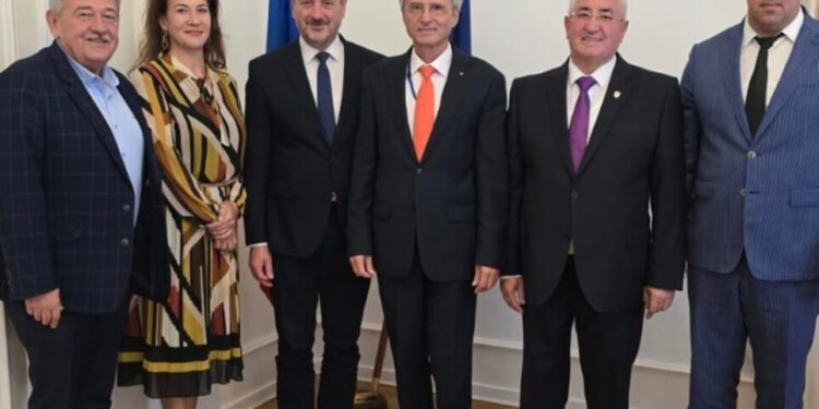 Aflat la Strasbourg, primarul Sucevei, Ion Lungu, s-a întîlnit cu reprezentantul permanent al României pe lîngă Consiliul Europei