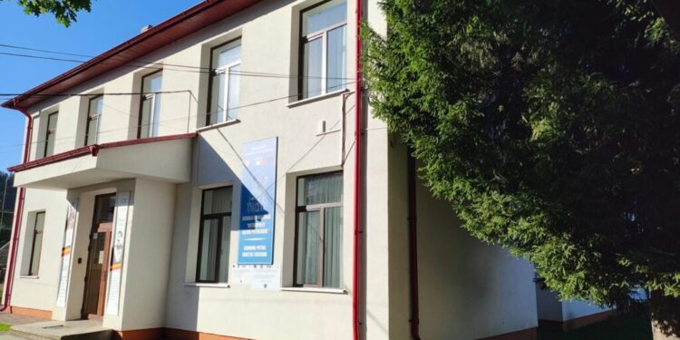 Școlile din Putna sînt pregătite pentru noul an de învățămînt. La școala din Gura Putnei este în derulare un proiect pentru dotări moderne