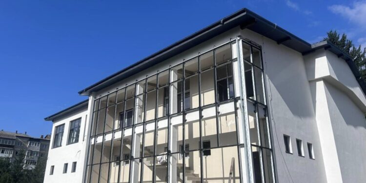 Sală de sport modernă și cămin renovat, la Colegiul Silvic ”Bucovina” Cîmpulung Moldovenesc. Sala de sport este la dispoziția întregii comunități cîmpulungene