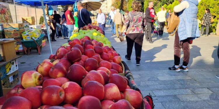 Peste 8.000 de vizitatori, la Tîrgul de Toamnă ”Produs în Bucovina” din centrul Sucevei