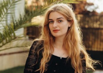 Alexia Plăcintă, proaspătă studentă a universității sucevene, a cîștigat mai multe premii de poezie înainte de obține Marele Premiu al Festivalului  Național de Poezie „Nicolae Labiș”