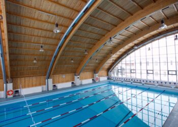 Bazinele de înot de la Universitate și de la Școala 3, redeschise