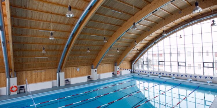 Bazinele de înot de la Universitate și de la Școala 3, redeschise