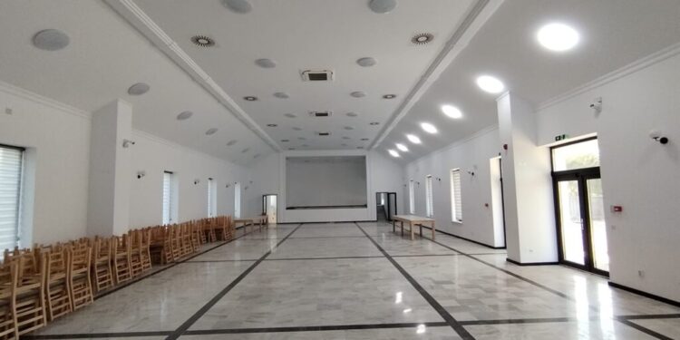 Căminul cultural din centrul comunei Ipotești, aproape de finalizarea proiectului de extindere și reabilitare