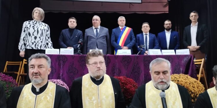Sobor consistent de preoți la depunerea jurămîntului primarului de Fălticeni. Cătălin Coman: Obligația noastră, a celor care conducem temporar destinele urbei, este să reducem decalajul față de țările dezvoltate și să avem același nivel de trai (Foto)