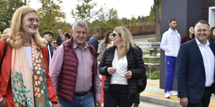 Elisabeta Lipă vrea ca baza nautică de la Fălticeni să devină centru național de pregătire pentru juniori:  Mă întreabă lumea: ”Ce are, domnule, Suceava de dă ațîția campioni?”. Păi, Suceava are aer curat, mîncare bio, părinți care își pun copiii la treabă (Foto)