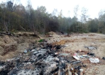 Garda de Mediu Suceava vrea să facă plîngere penală față de Primăria Frătăuții Noi, pentru o groapă de gunoi ilegală. Amenzile pe care Primăria le-a tot primit nu au avut nici un efect