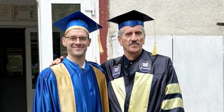 Liderul echipei de handbal CSU Suceava, Răzvan Gavriloaia, a obținut doctoratul cu calificativul foarte bine