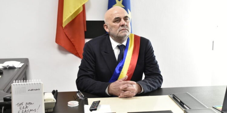 Primarul Sucevei, Vasile Rîmbu: Vă asigur că magazinele vor fi mult mai puțin frecventate de angajații primăriei în timpul programului. Nu mă ilustrați ca pe un bau-bau pentru angajații primăriei, eu chiar vreau să facem ceva pentru oraș