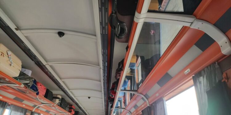 Tren al unei firme private, pe ruta Suceava – București. Trenul ar urma să oprească doar în patru gări. Trenul operat de CFR Călători oprește în 10 gări