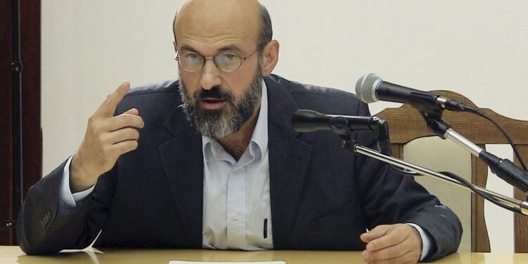 Virgiliu Gheorghe, biofizician și doctor în bioetică, primul pe lista AUR Suceava pentru Senat. La Camera Deputaților primul este omul de afaceri Petrică Negrea, iar al doilea este deputatul Florin Pușcașu