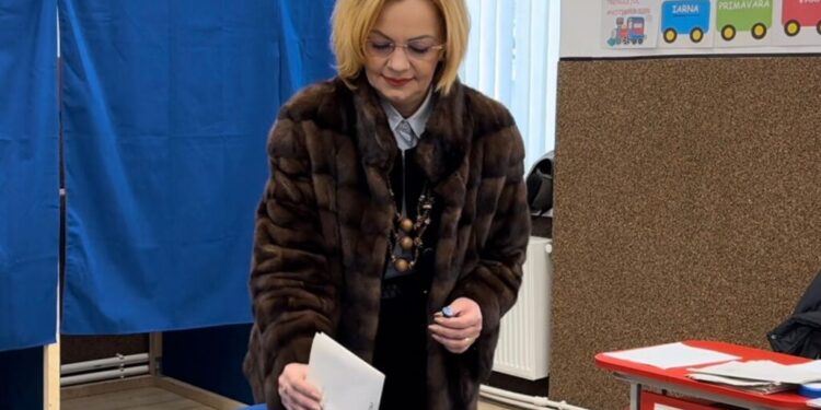 Mirela Adomnicăi a votat la Vatra Dornei: Am votat cu drag de Dorna, cu drag de județul Suceava