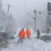 Probleme mari pe calea ferată care leagă județele Suceava și Bistrița-Năsăud, din cauza zăpezii și a viscolului. Între Vatra Dornei și Salva toți călătorii din trenuri sînt transportați cu autocarele