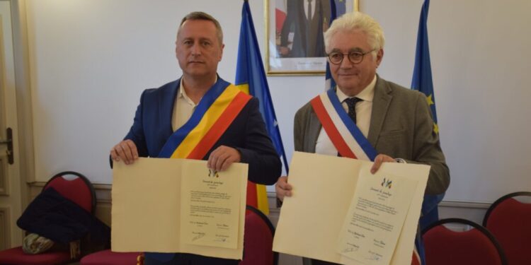 10 ani de la înfrățirea comunei Putna cu orașul francez Montmorillon. Primarul Coroamă: Cu emoție și bucurie am participat la reînnoirea jurămîntului de înfrățire dintre cele două localități