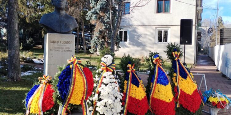 Partide și instituții au depus coroane de flori la bustul lui Iancu Flondor de lîngă Palatul Administrativ (Foto)