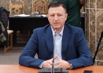 Dan Ioan Cușnir și Daniel Ungurian, noii viceprimari ai Sucevei. Aceștia au fost aleși de toți cei 20 de consilieri prezenți în sală
