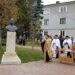 Doctorul în istorie Daniel Hrenciuc, despre locurile unde li se poate vorbi elevilor despre Bucovina: La statuile lui Iancu Flondor din Rădăuți și din Suceava, dar putem să o facem și în alte locuri ale memoriei publice