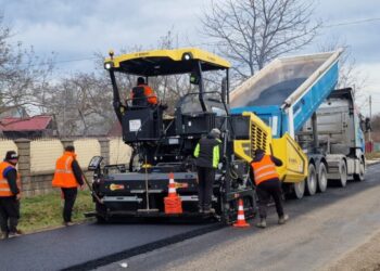 Au început asfaltările la Hănțești. Gheorghe Șoldan: Cei aproximativ 3.800 de locuitori ai comunei Hănțești nu au mai văzut asfalt pe drumul județean 208 D